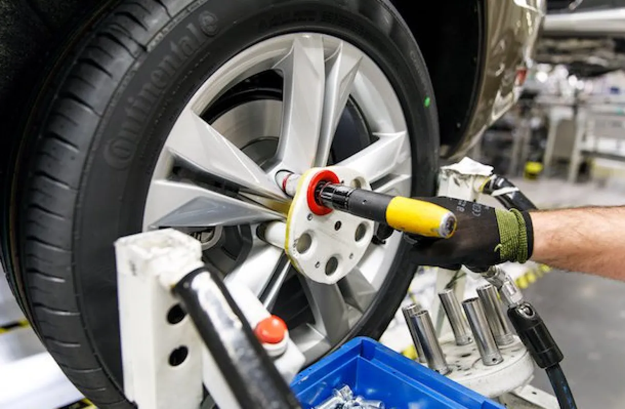 自動車工場での治工具活用